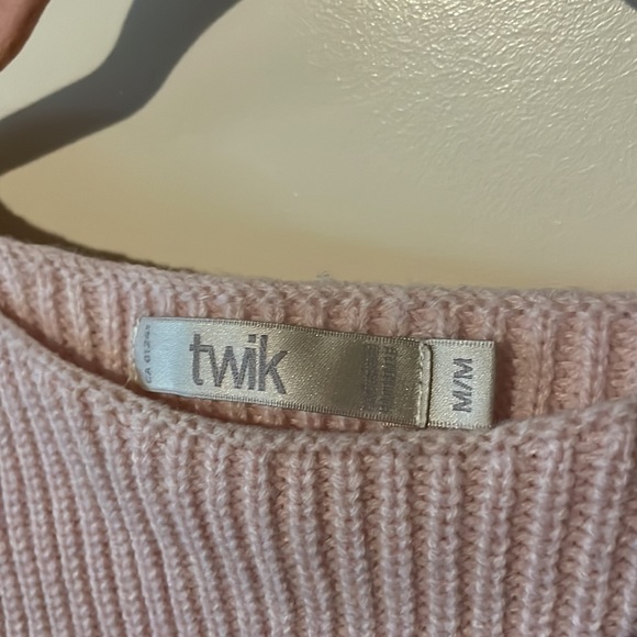 Twist front pullover - Picture 2 of 4